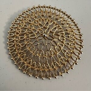 Sarah Coventry 1970’s Gold Tone Brooch